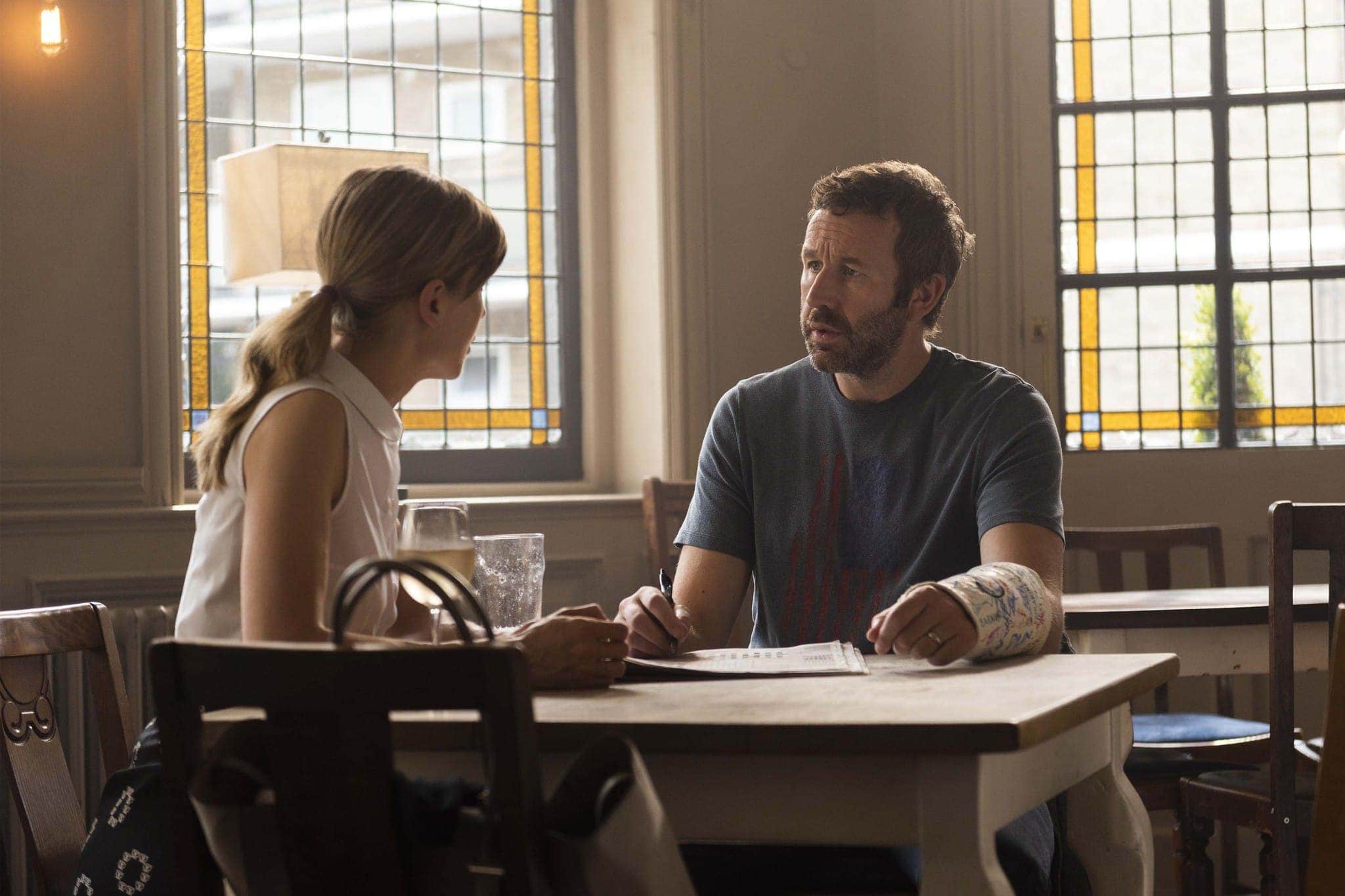 Rosamund Pike as Louise, Chris O’Dowd as Tom - State of the Union _ Season 1, Episode 4 - Photo Credit: Parisatag Hizadeh/Confession Films/SundanceTV